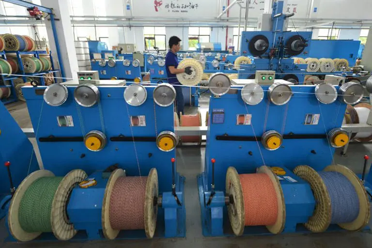 La producción industrial china decepciona y el sector inmobiliario se estanca